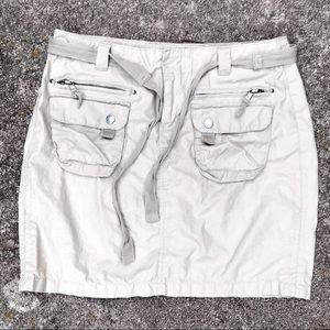 y2k tommy hilfiger mini cargo skirt ❤️‍🔥 low rise, 6 pockets, and a belt!